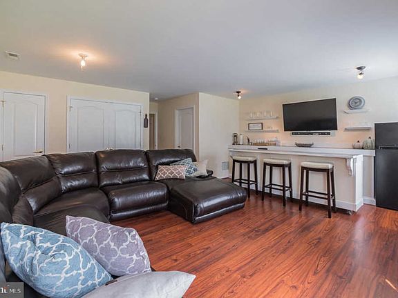 5th image of 1058 Buckingham Dr #39