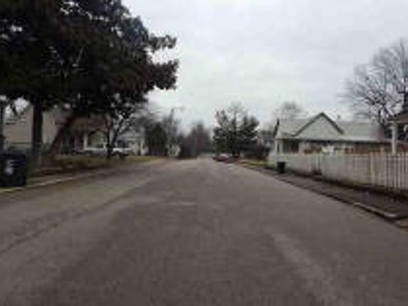 Exterior Neighborhood (street photo)