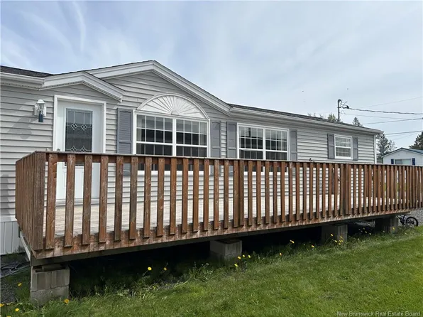 14 Black Duck St, Lincoln, NB E3B 7G1