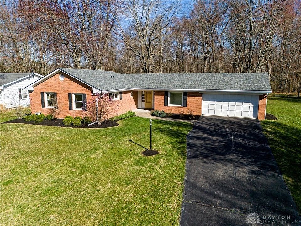 9016 Foxhunter Ln, Cincinnati, OH 45242 | Zillow
