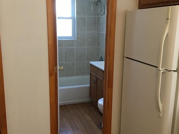 5th image of 22 Beacon Ave