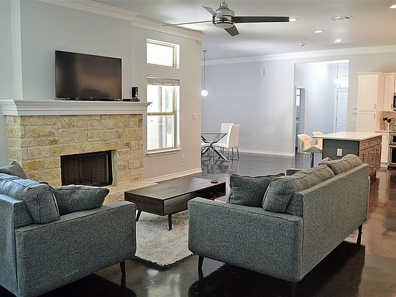 5th image of 111 Broadmoor St