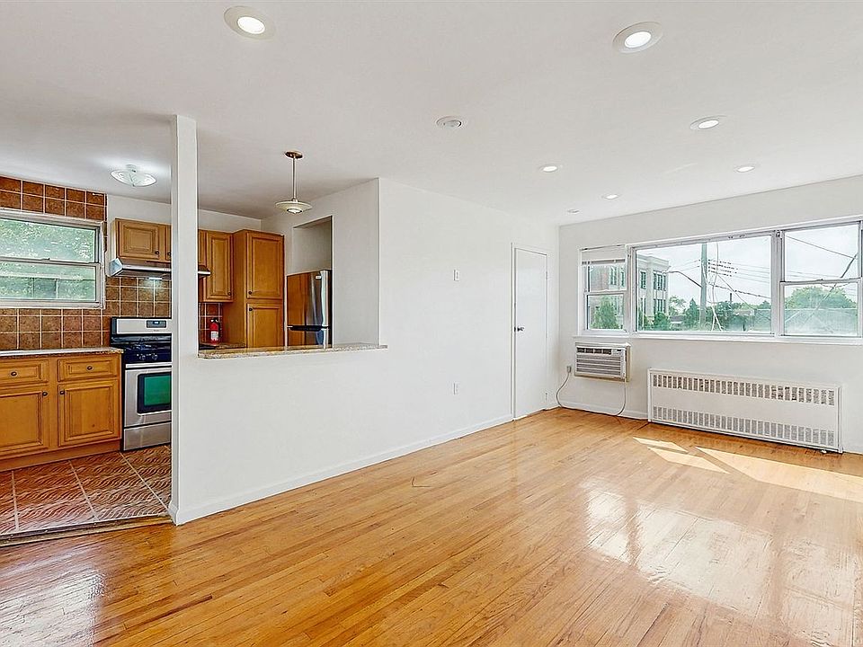 1st image of 295 Conklin Ave #3