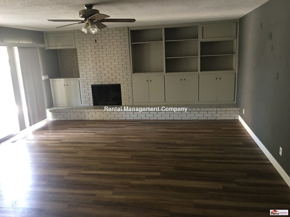 2nd image of 917 E Ashlan Ave