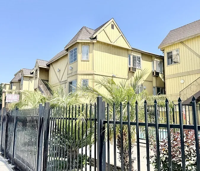15552 Nordhoff St #105 — Photo 13