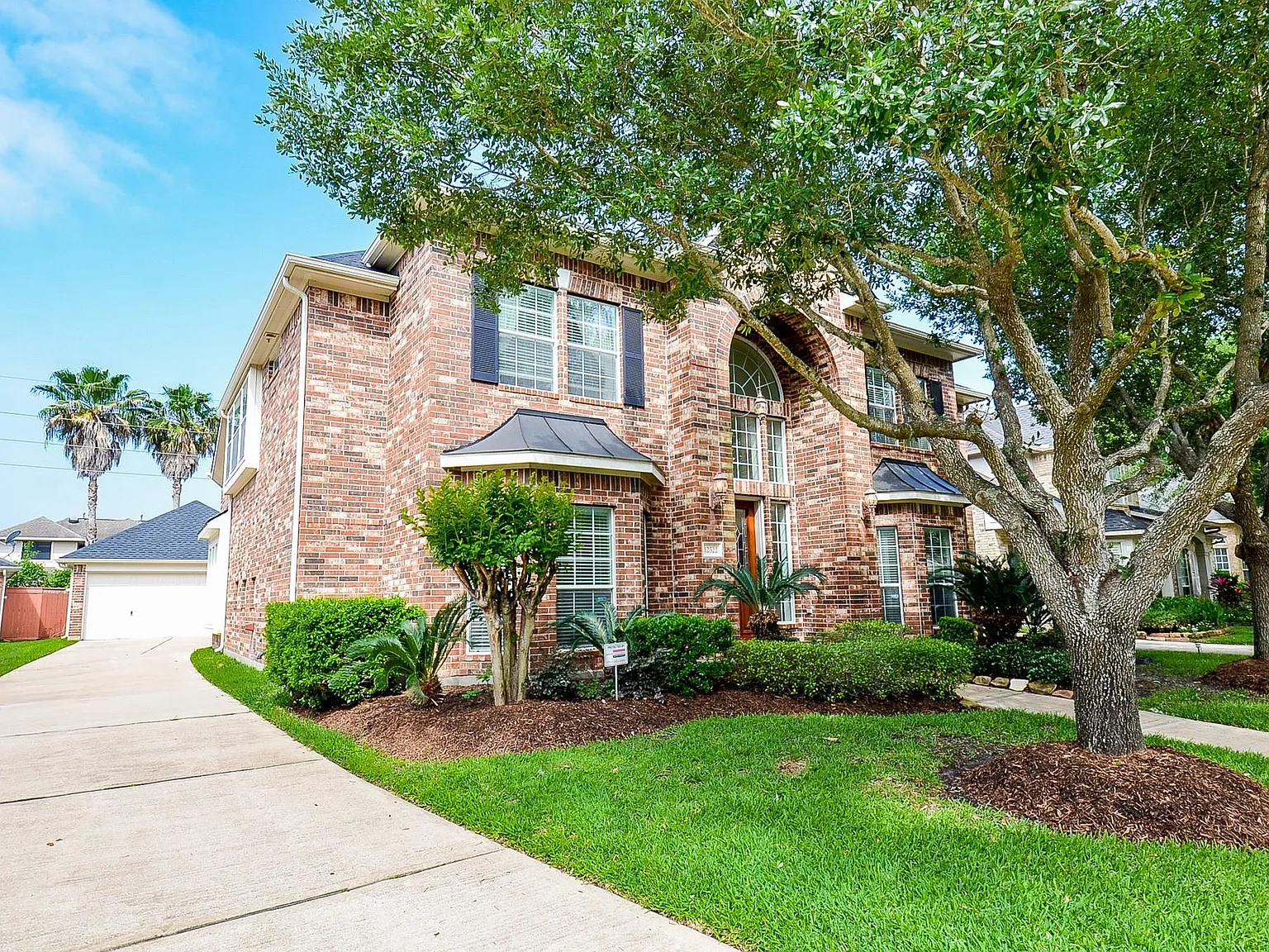4 bed, 3.5 bath, 3874 sqft, $4,000 — Photo 3