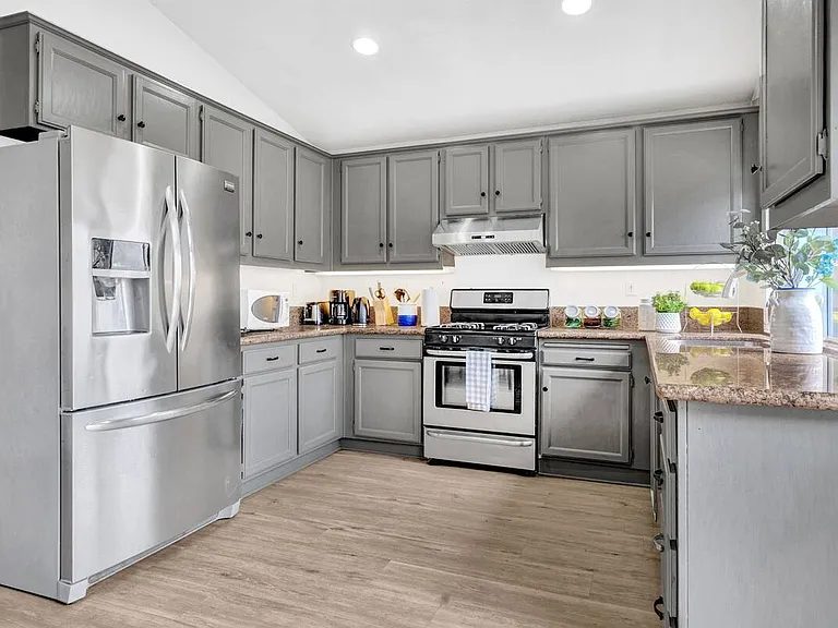 25531 Crockett Ln — Photo 2