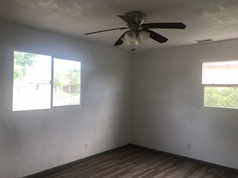 2nd large bedroom.