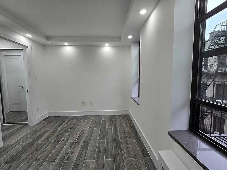 216 E 29th St #5E — Photo 8
