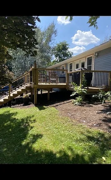 Huge front deck, with amazing view of the lake any time of the year!