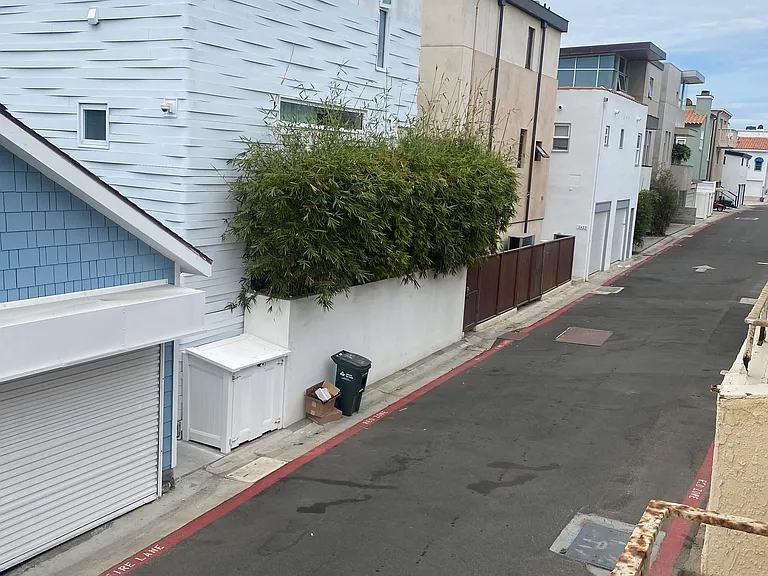 2410 Palm Dr #B — Photo 21