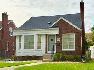 21152 Kenmore Ave, Harper Woods, MI 48225