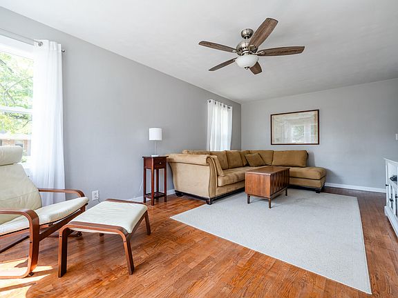 4th image of 405 Carol Dr