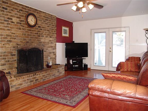 4th image of 2609 Forestcrest Dr