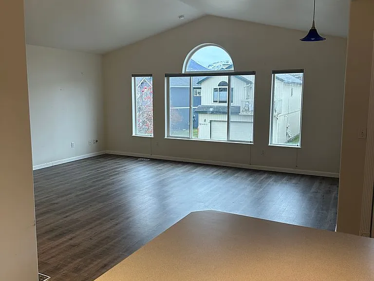 4018 Sycamore Loop — Photo 2