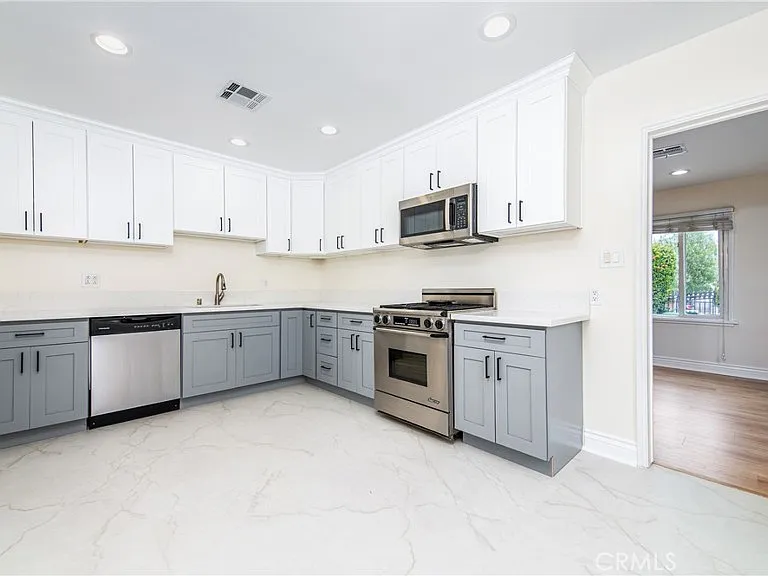 6443 Agnes Ave — Photo 5