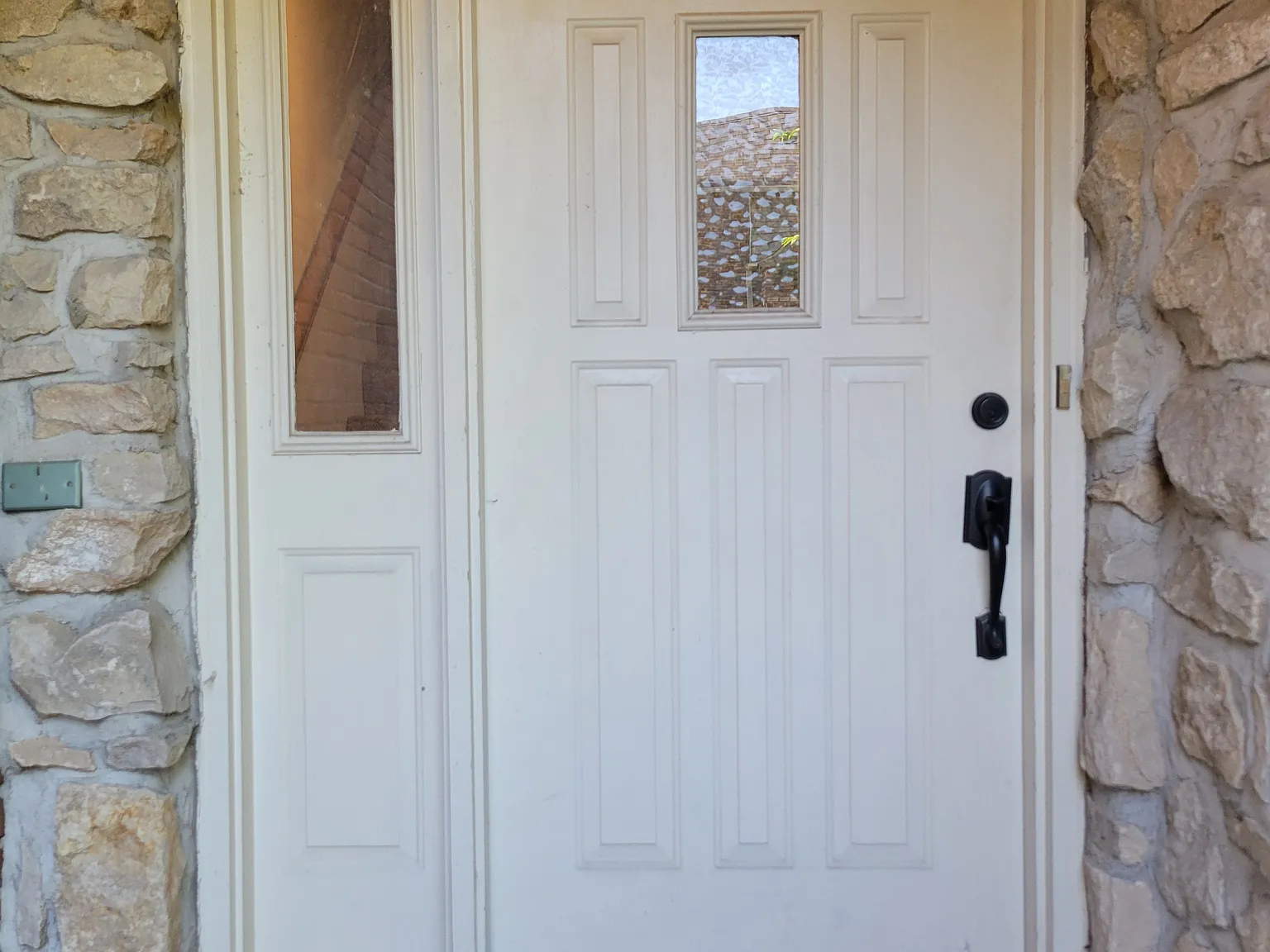 4 bed, 3.5 bath, 2250 sqft, $2,100 — Photo 2