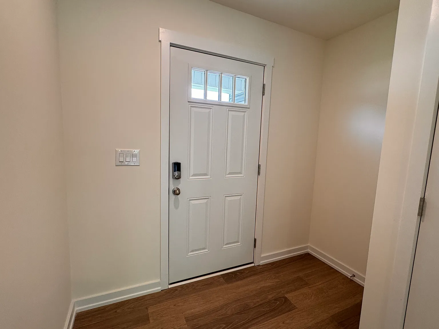 4 bed, 1821 sqft, $2,650 — Photo 2