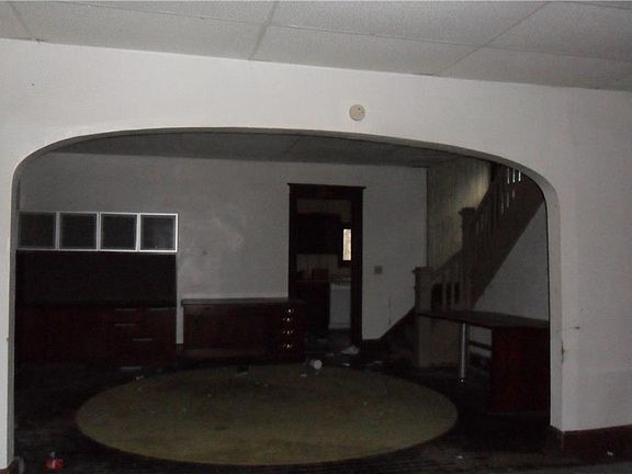 2nd image of 734 W Congress Ave