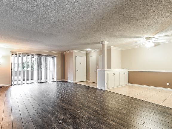 4th image of 904 W Huntington Dr APT 12