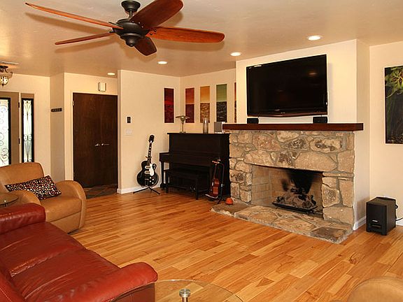 3rd image of 1625 La Loma Dr