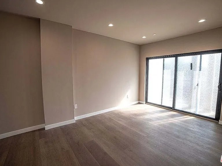 9904 Laurel Canyon Blvd — Photo 8