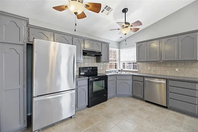 3827 W Galveston Pl — Photo 2