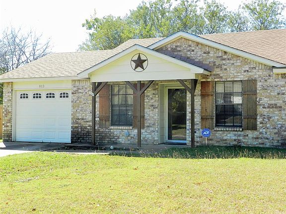 2nd image of 813 Pine Mountain Dr