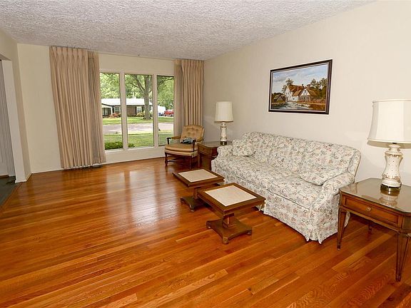 4th image of 613 Claymont Dr
