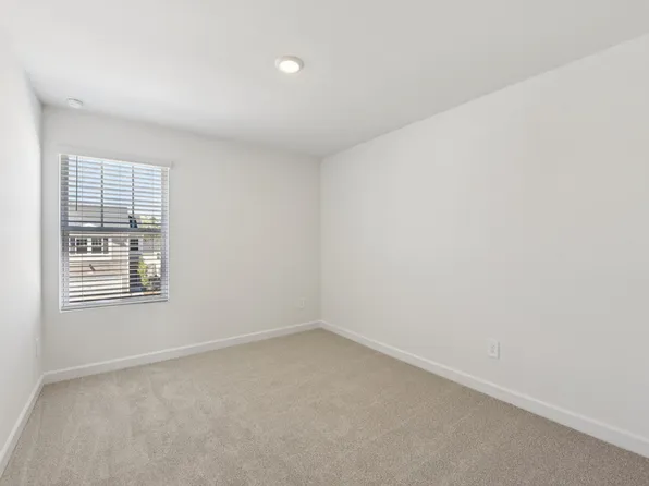 8112 Hidden Springs Trl, Charlotte, NC 28216