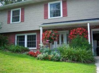 73 Fairlawn Dr, East Aurora, NY 14052