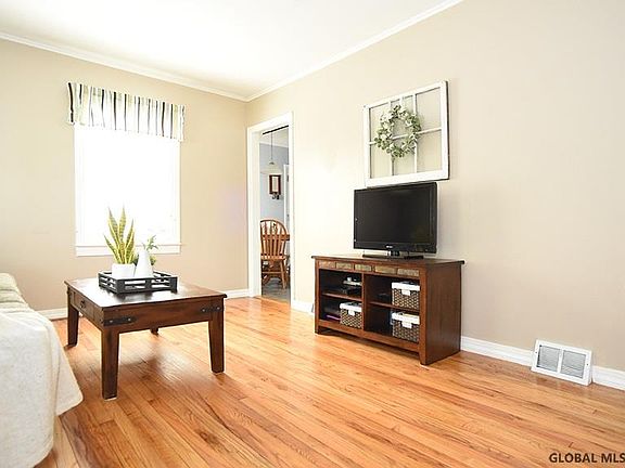 3rd image of 58 Ferry Blvd