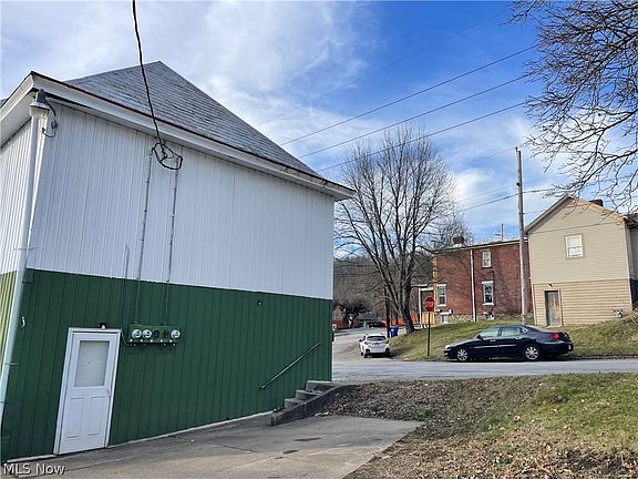 3rd image of 844 Avondale St