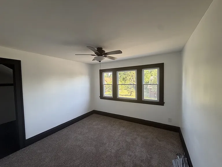 11201 Revere Ave — Photo 6