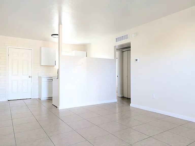 2602 N 14th Ave — Photo 12