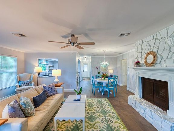 3rd image of 2845 Country Club Dr