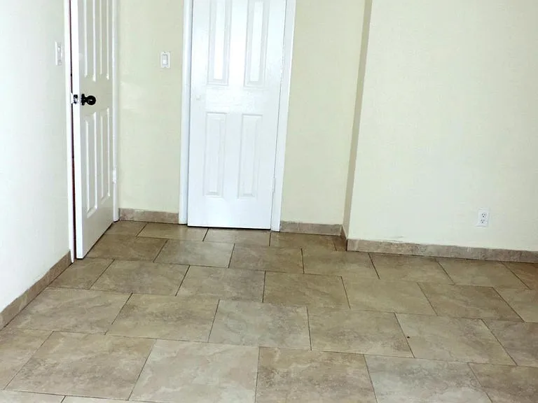 1621 SW 6th Ave — Photo 3