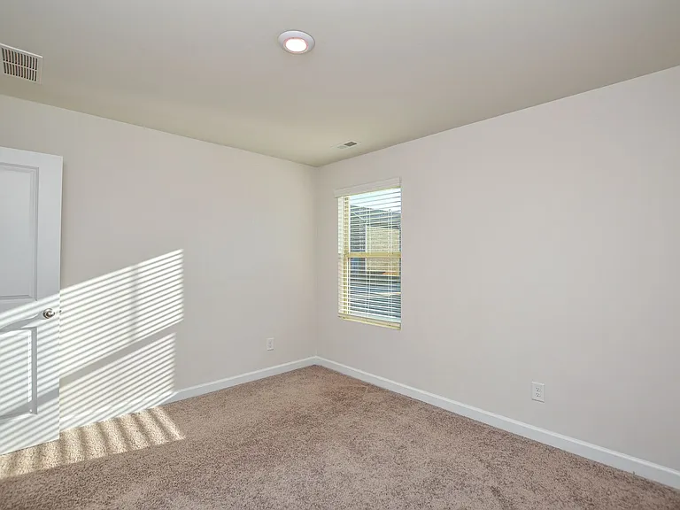 3215 Lisburn St — Photo 21
