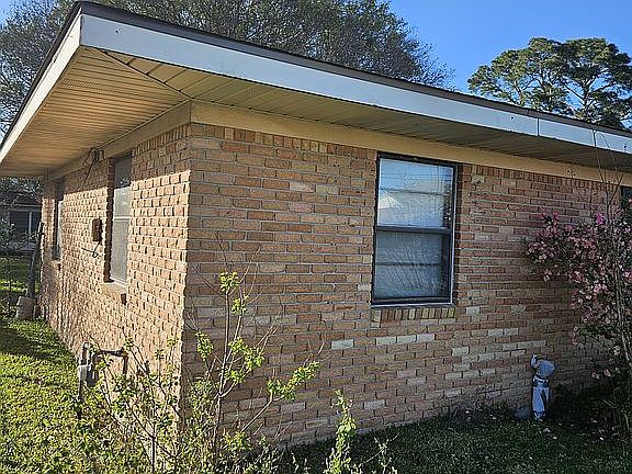 3rd image of 601 Vicnaire St