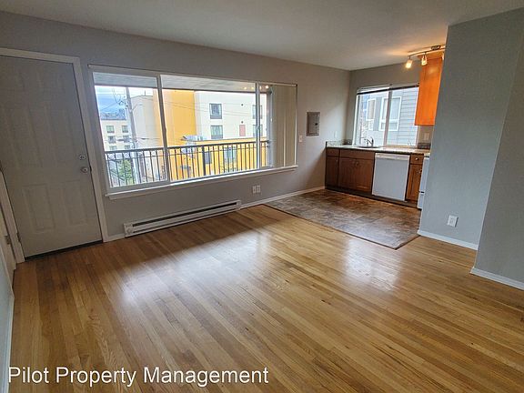 4th image of 717 3rd Ave N #17564922