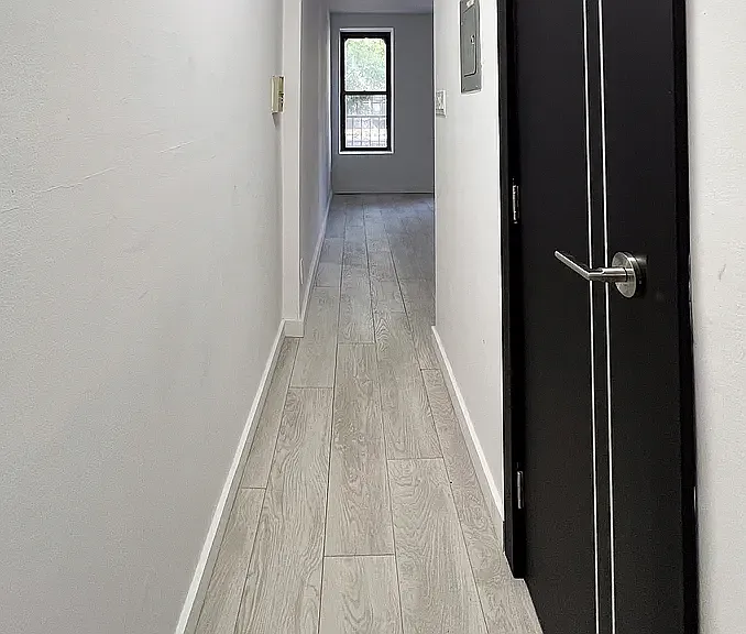 230 E 14th St #1R — Photo 7
