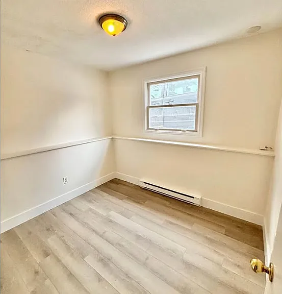 114 Clarence Ave — Photo 4