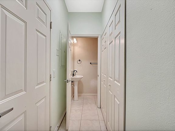 3rd image of 7628 Plantation Cir