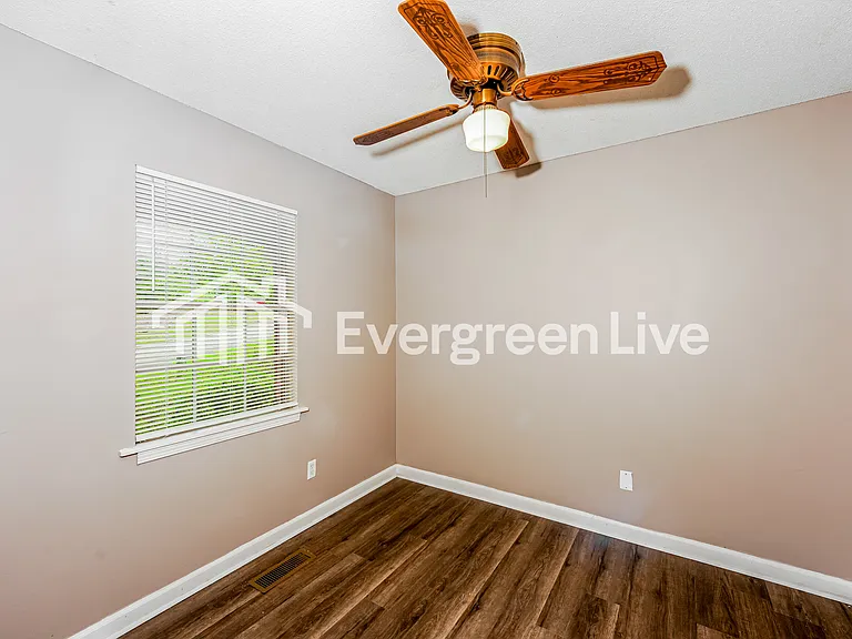 1701 Patricia Cir — Photo 14
