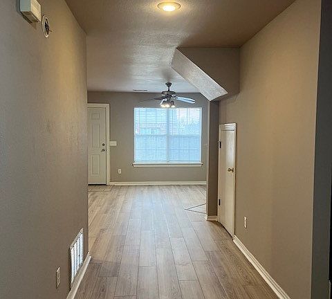 3rd image of 812 W Melmar Dr