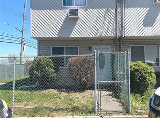 15 Betty Ct, Staten Island, NY 10303