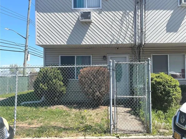 15 Betty Court, Staten Island, NY 10303
