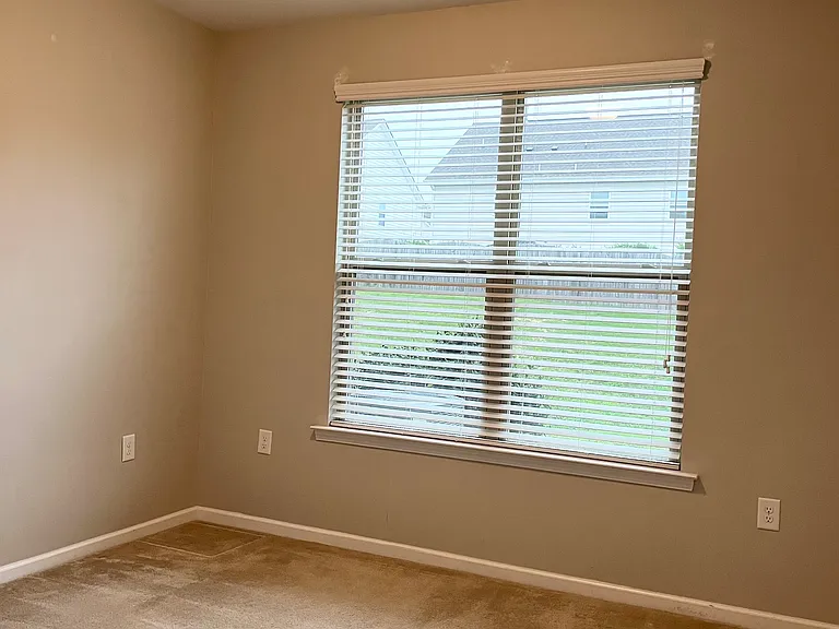 329 Reezy Ln — Photo 4