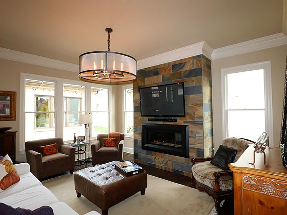 4th image of 3433 Colebrook Dr
