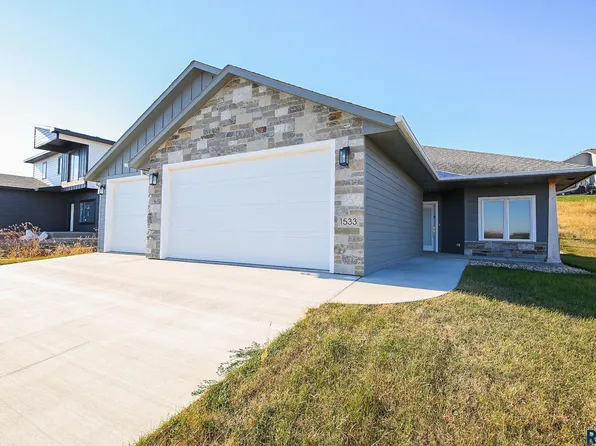 1533 W Burton Dr, Brandon, SD 57005